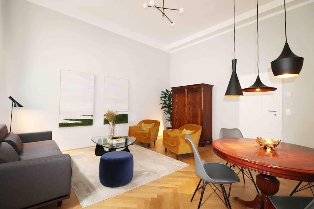 شقة Center Apt In Best Area Near Park & Danube 20'To Airport فيينا المظهر الخارجي الصورة